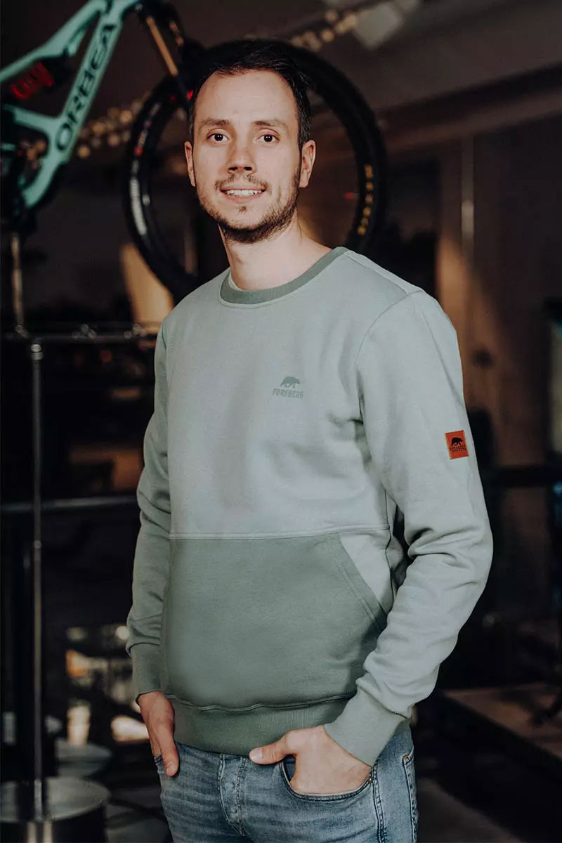 Ärmel, Gesicht, Kopf, Lächeln, Grübchen