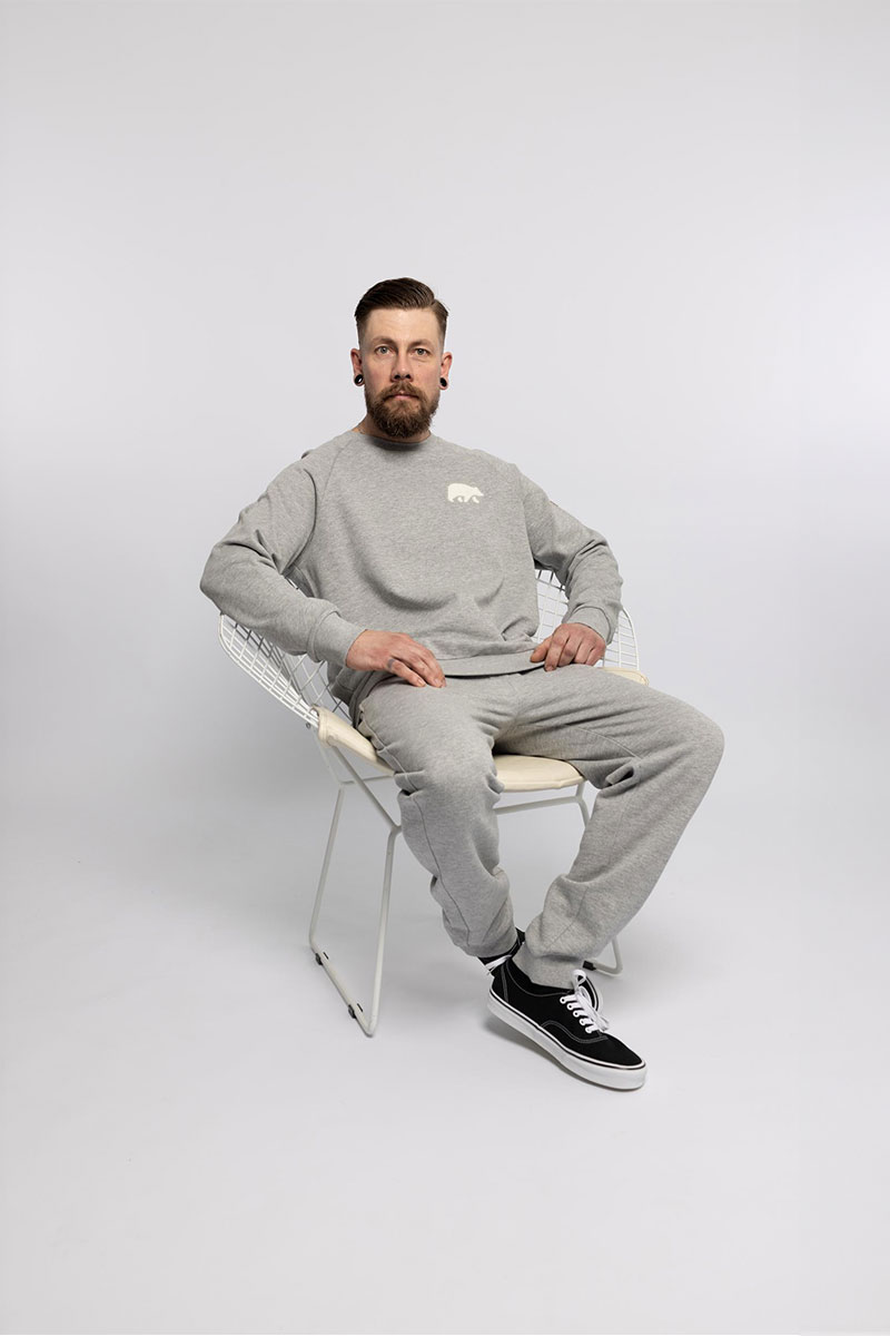 Person, Sitzen, Schuh, Erwachsener, Mann